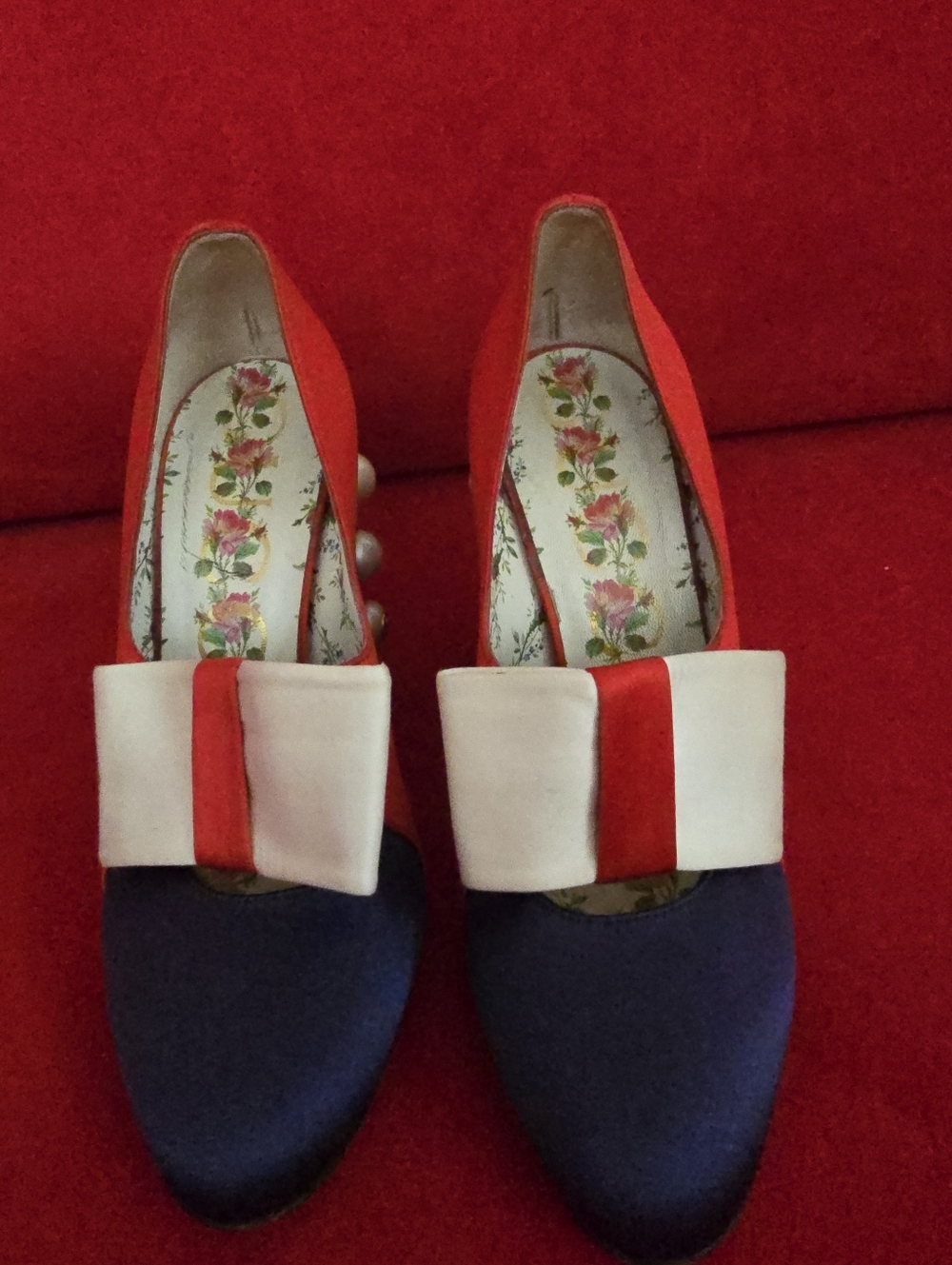 Gucci Luna Women's Two-Tone Navy and Red Bow Pumps